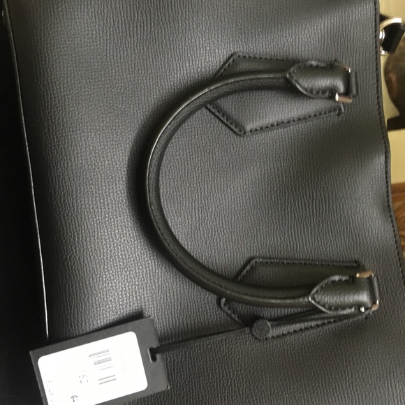 Authentic DKNY Sullivan Satchel cum Crossbody Bag in black - Picture 7 of 15